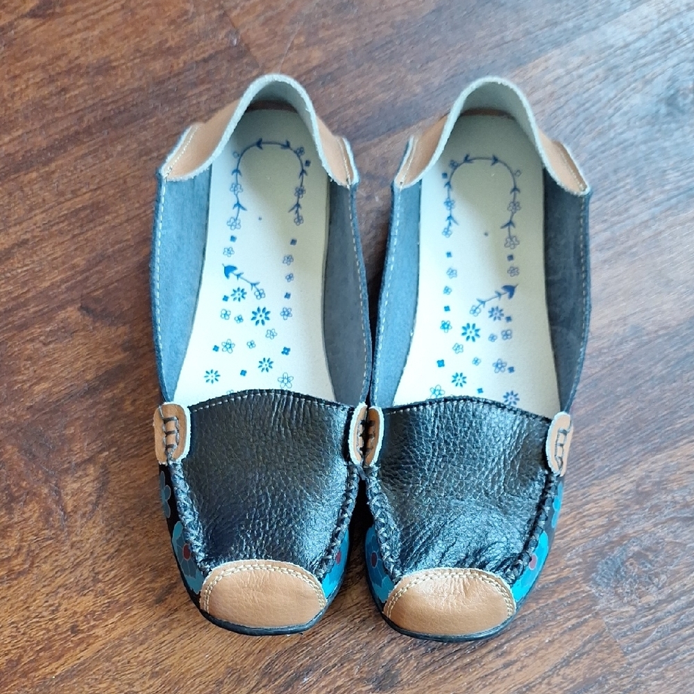 Elegant Black and Tan Loafers with Blue Accents